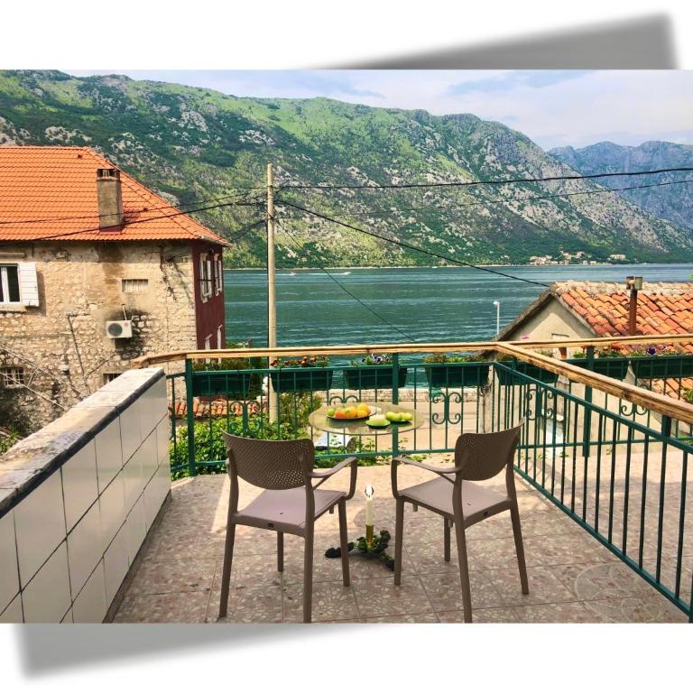 Apartments Djurovic - Double Room with Balcony and Sea View - 22