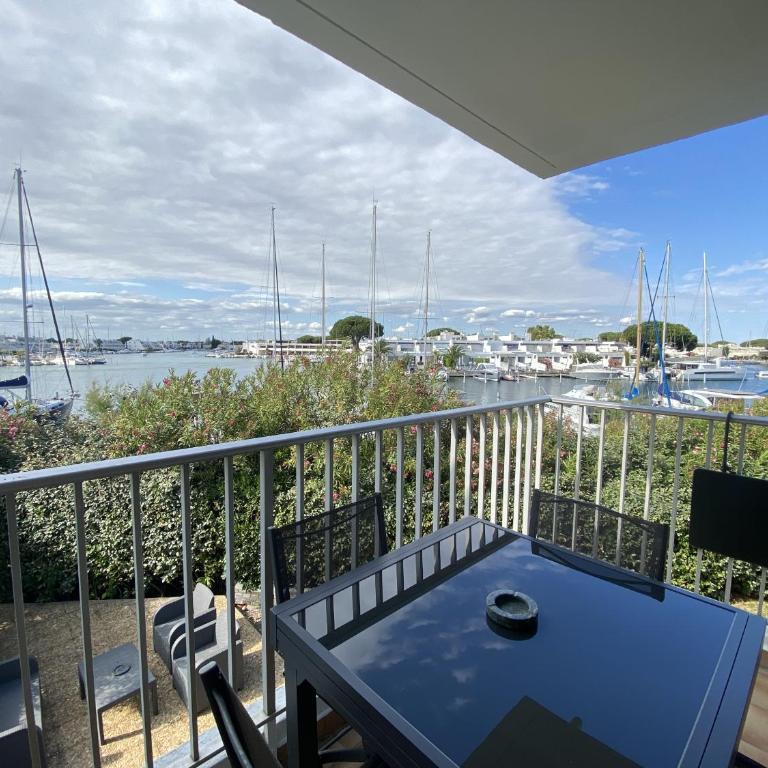 Sol-y-Days Santa Maria vue sur les marinas - Deluxe One-Bedroom Apartment with Harbor View - 5