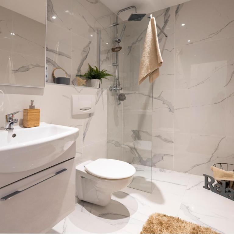Citycenter Salzburg am Ursulinenplatz - Selfcheckin Suiten - Deluxe Suite mit Kingsize-Bett - 8