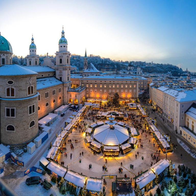 Citycenter Salzburg am Ursulinenplatz - Selfcheckin Suiten - Deluxe Suite mit Kingsize-Bett - 13