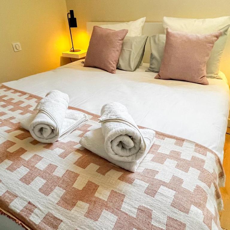 AC - PRIVATE Exterior - Au pied du palais des papes! - Appartement 2 Chambres - 32