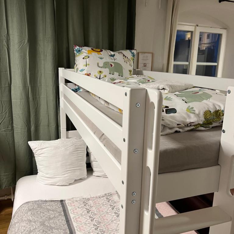 KemptenCityHostPlus-Unterkunft Charme im Denkmal - Familienzimmer mit Gemeinschaftsbad - 10