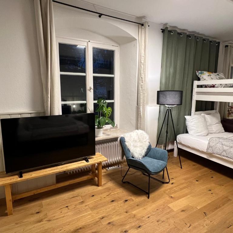 KemptenCityHostPlus-Unterkunft Charme im Denkmal - Familienzimmer mit Gemeinschaftsbad - 8