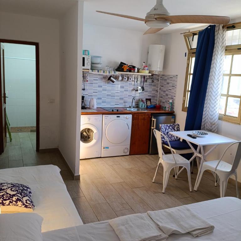 central luminous cute studio by the beach & harbour - Apartamento de 1 dormitorio - 2