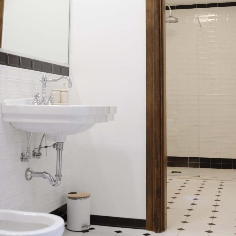 Frame Bologna - Camera Matrimoniale con Bagno Interno - 9