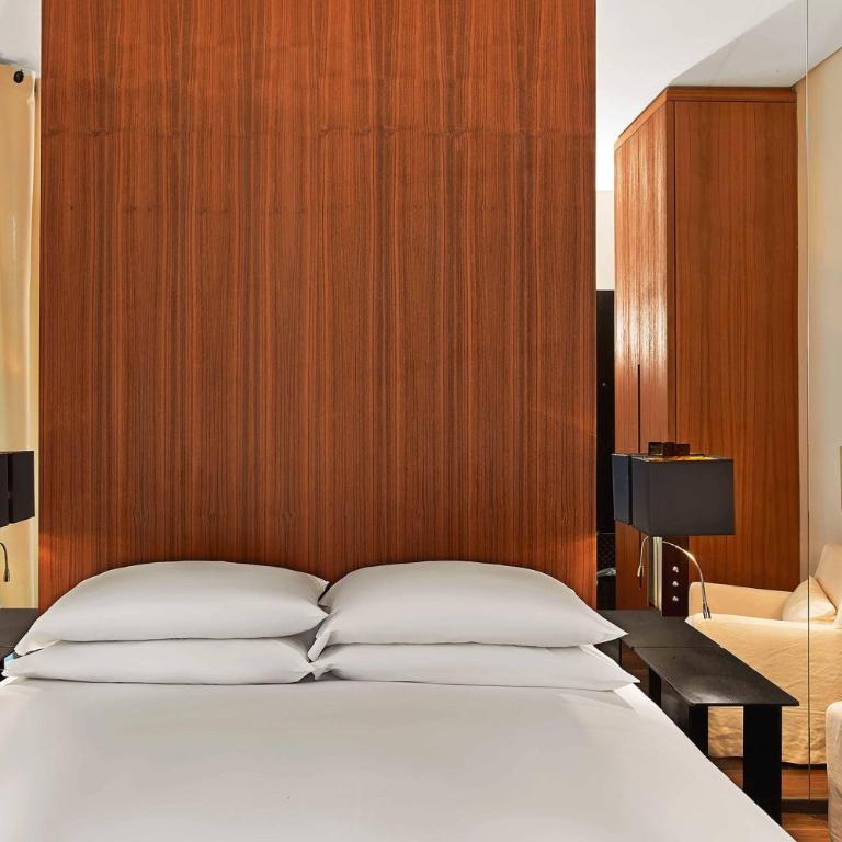 Le Metropolitan, Paris Tour Eiffel, a Tribute Portfolio Hotel - Prestige Queen Room with Partial Eiffel View - 3