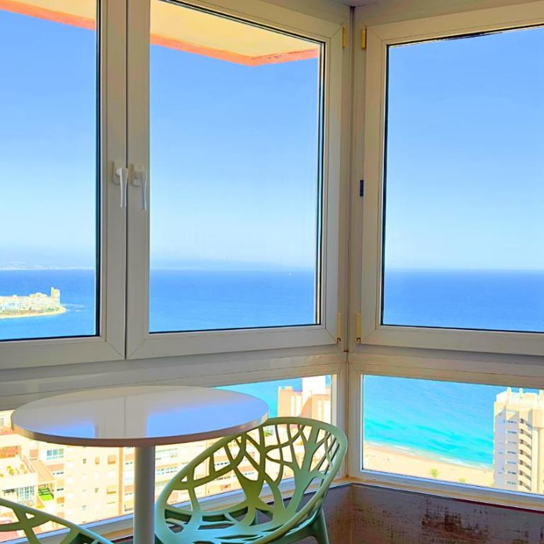Ático a 50m del mar. Parking Gratis. A/C - Apartamento de 3 dormitorios - 1