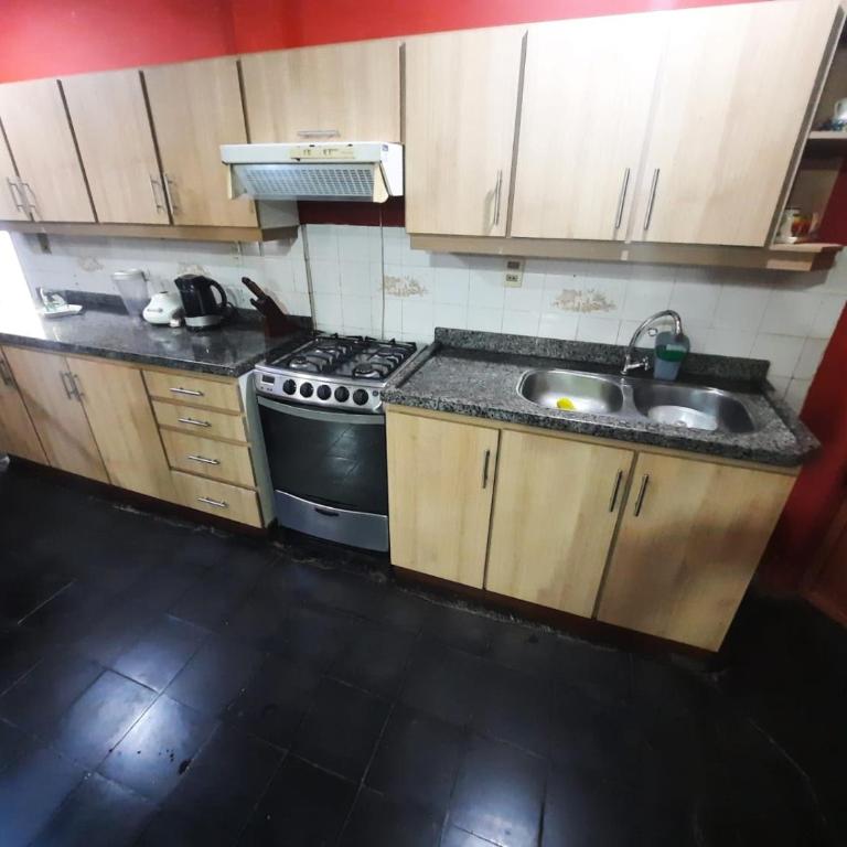 Casa Encarnación a pasos del Shopping Costanera - Three-Bedroom House - 7