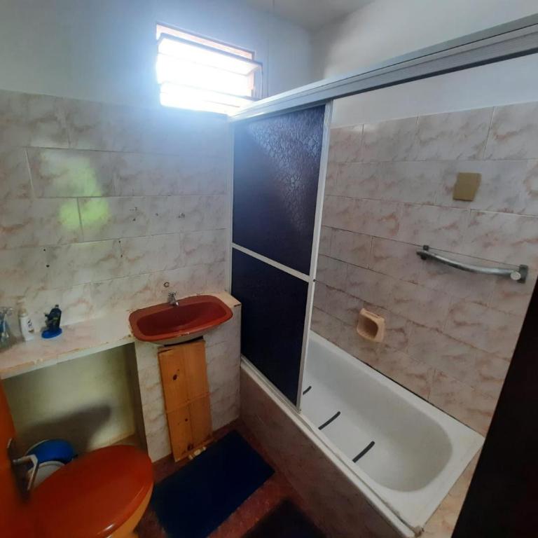 Casa Encarnación a pasos del Shopping Costanera - Three-Bedroom House - 17