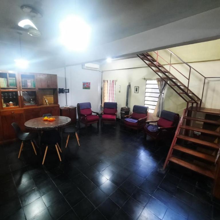 Casa Encarnación a pasos del Shopping Costanera - Three-Bedroom House - 9