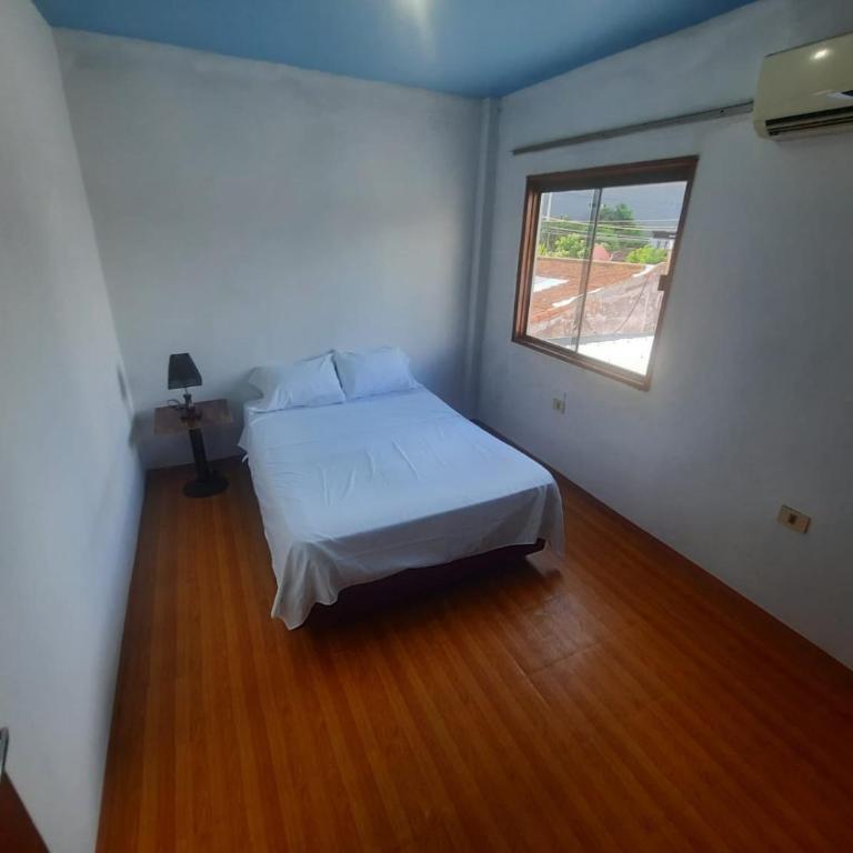Casa Encarnación a pasos del Shopping Costanera - Three-Bedroom House - 13