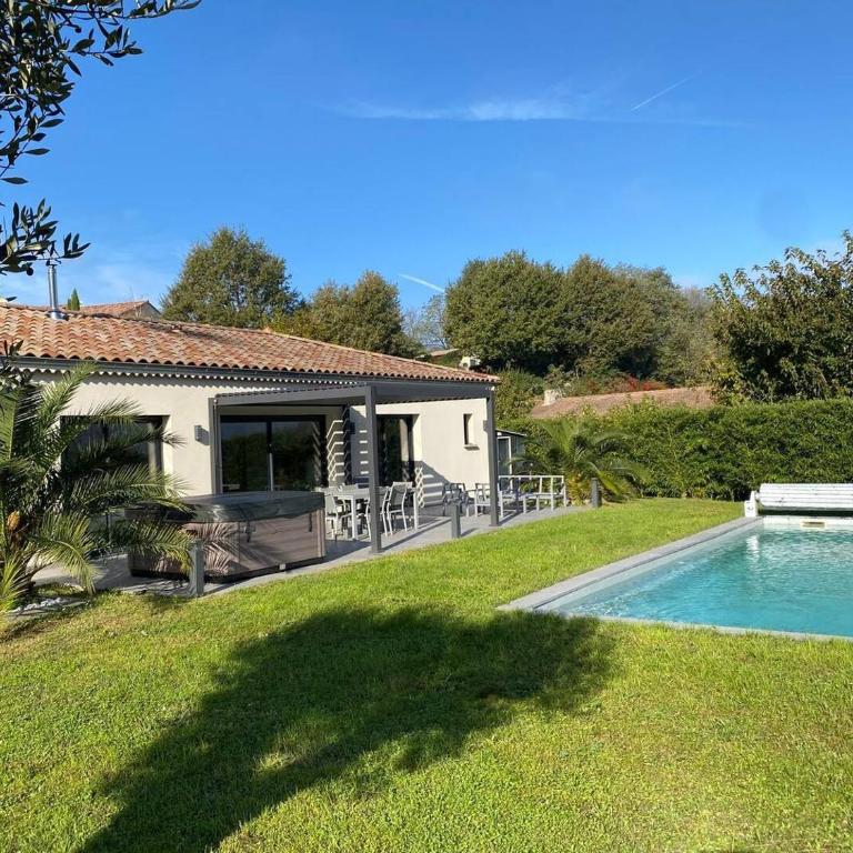 Magnifique villa avec piscine, Jacuzzi et Baignoire Balnéo - Villa - 30