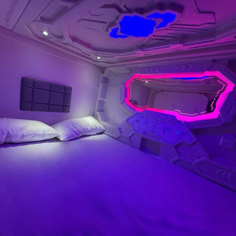 Hostel Space Capsule - Habitación Doble con baño compartido - 4