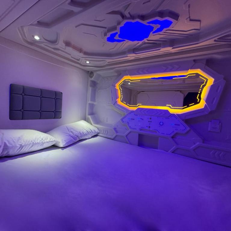 Hostel Space Capsule - Habitación Doble con baño compartido - 5