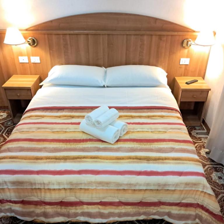 NAHID ACCOMMODATION - Camera Matrimoniale Deluxe - 14
