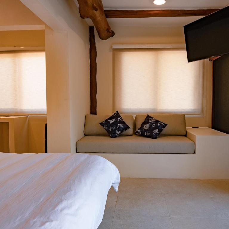 Beachfront Hotel Boutique DK - Suite con vistas a la piscina - 3