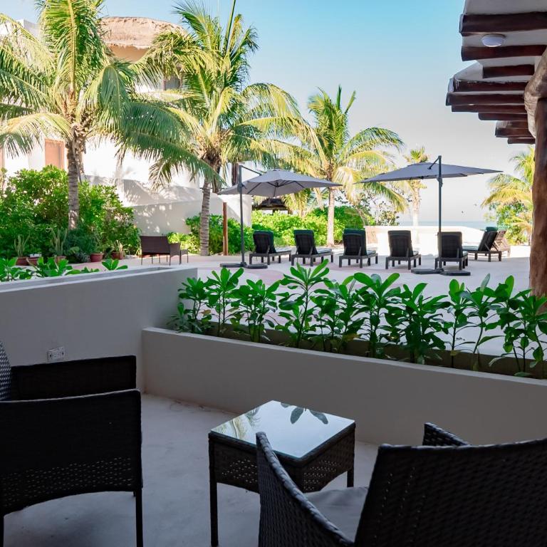Beachfront Hotel Boutique DK - Suite con vistas a la piscina - 6