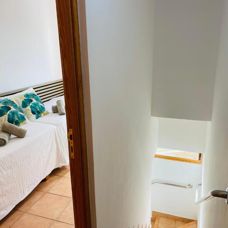 Las Brisas 51 by SunHousesCanarias - Two-Bedroom Apartment - 25