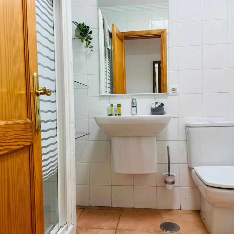 Las Brisas 51 by SunHousesCanarias - Two-Bedroom Apartment - 22