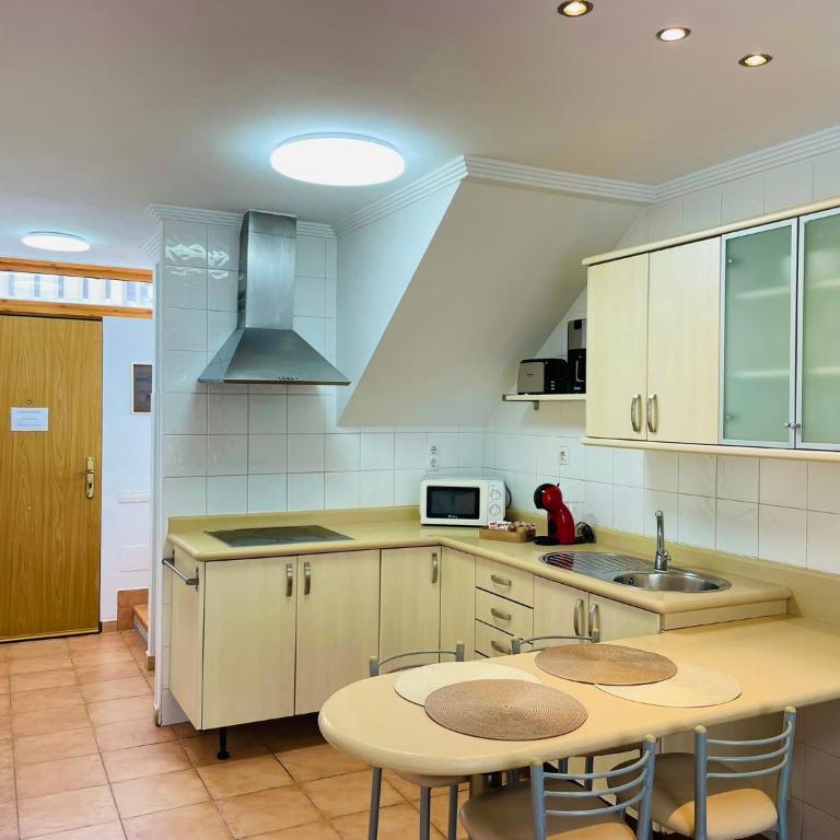 Las Brisas 51 by SunHousesCanarias - Two-Bedroom Apartment - 18