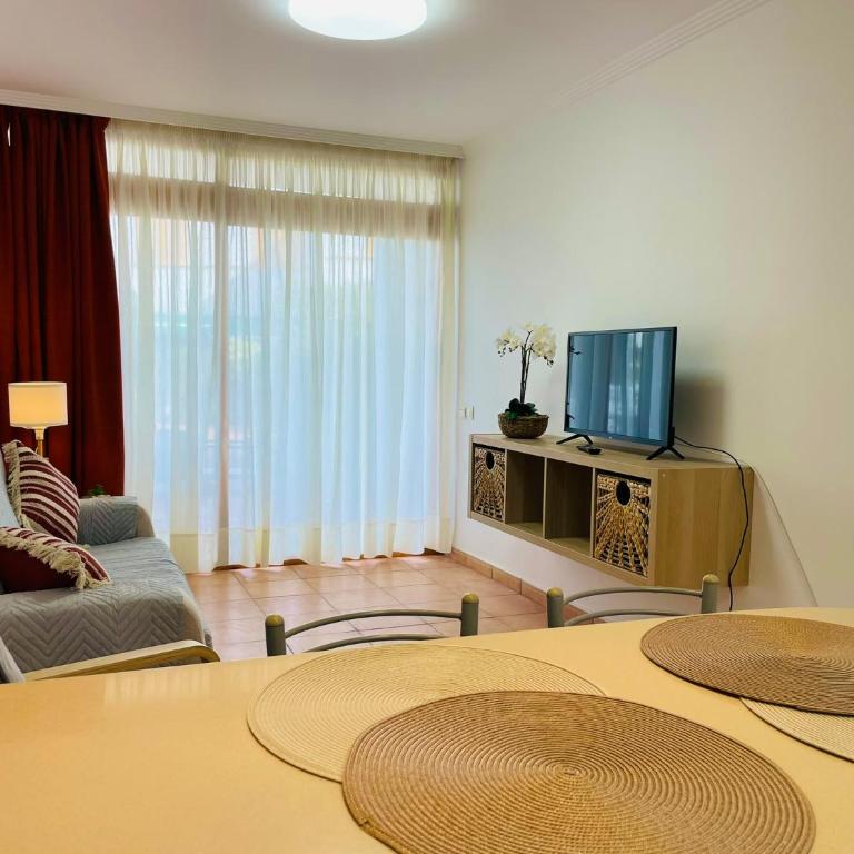 Las Brisas 51 by SunHousesCanarias - Two-Bedroom Apartment - 17