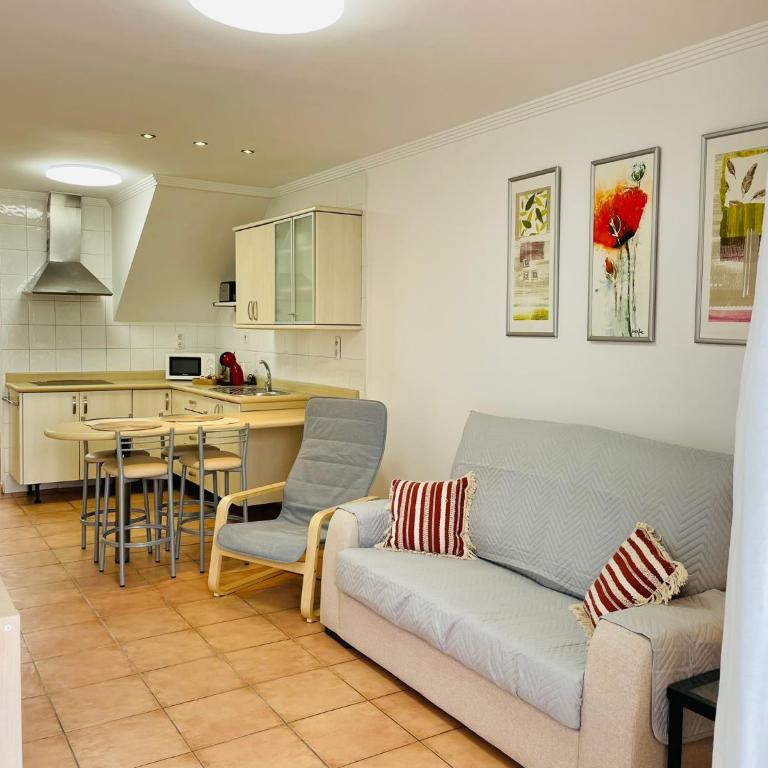 Las Brisas 51 by SunHousesCanarias - Two-Bedroom Apartment - 12