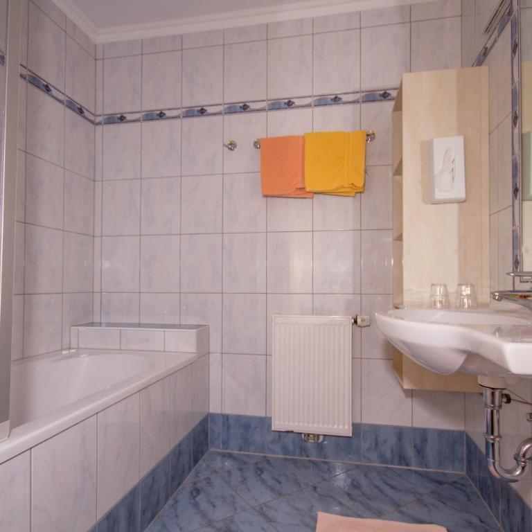 Berg & SPA Hotel Urslauerhof - Suite mit Balkon - 5