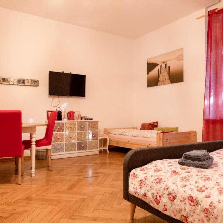 Bolzano Rooms - Camera Familiare Superior con Bagno Privato Esterno - 2