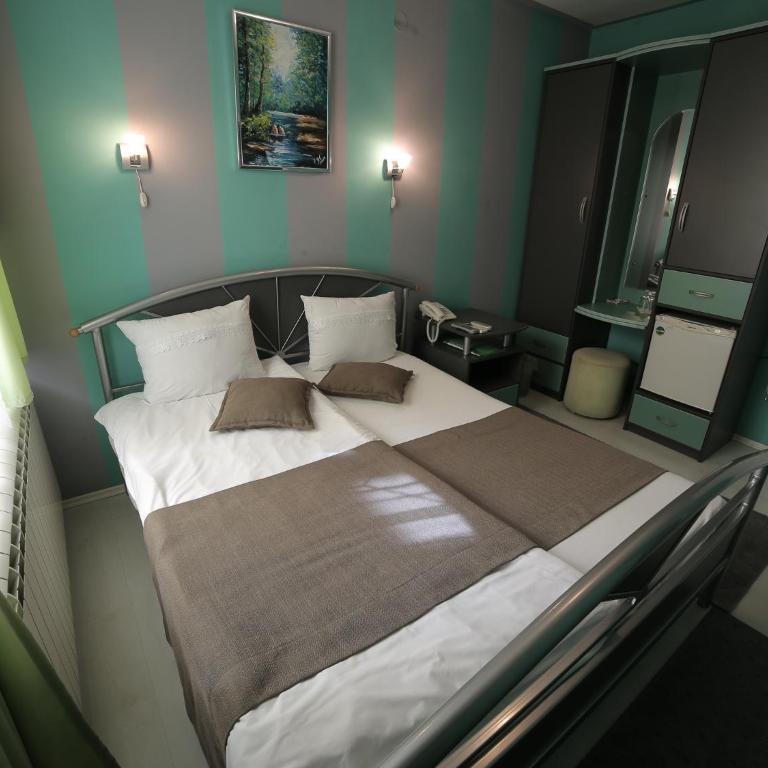 Hotel Ženeva - Double Room - 17