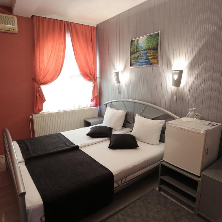 Hotel Ženeva - Double Room - 28
