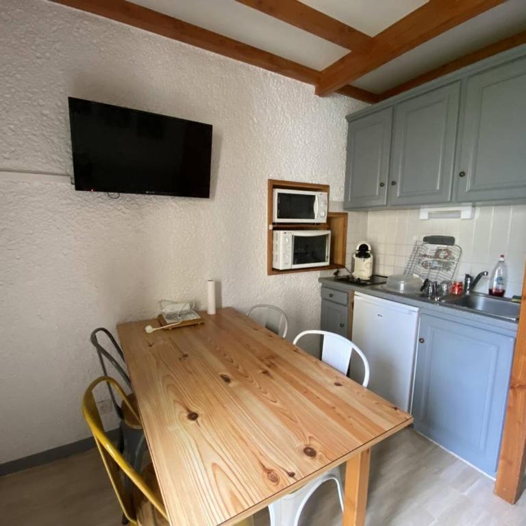 Studio confortable 4 pers. avec mezzanine et balcon au centre de Cauterets - FR-1-812-112 - Apartment - 3