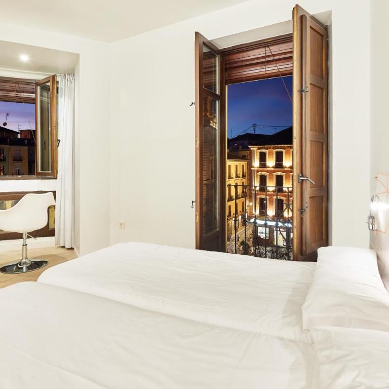 AMC Granada Hostal - Deluxe Twin Room - 1