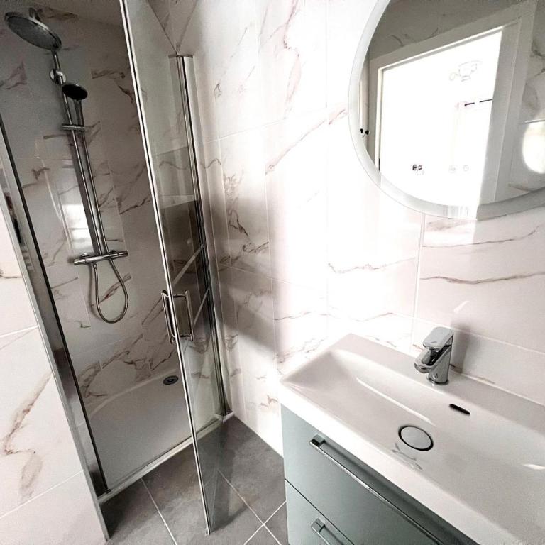 Le Madone - One-Bedroom Apartment - 5