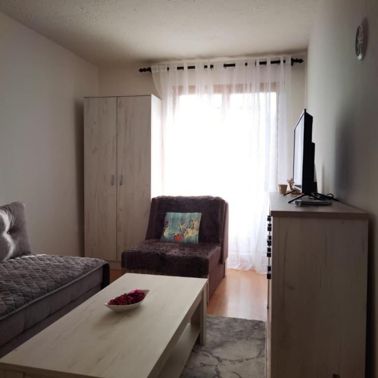 Slatki stančić na Koševu - One-Bedroom Apartment - 8
