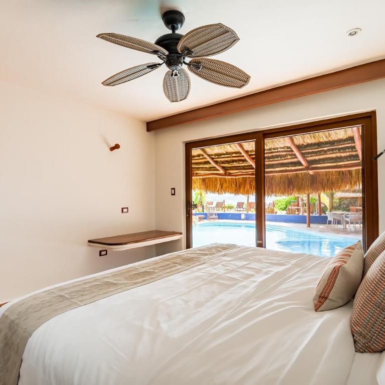 Bella Mar, Oceanfront Escape - Double Room with Pool View - 8