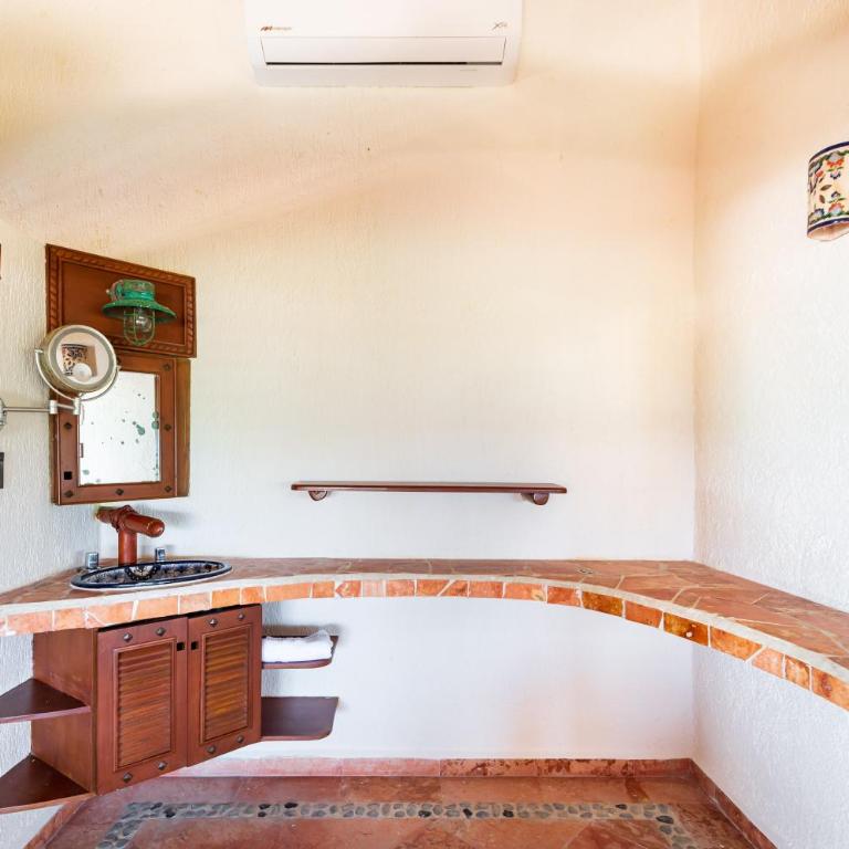 Bella Mar, Oceanfront Escape - Deluxe Queen Room - 11