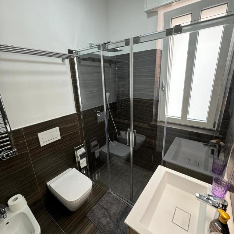 Suite Alfi Bardolino Centro Storico - Appartamento Premium con 3 Camere da Letto e Balcone - 8