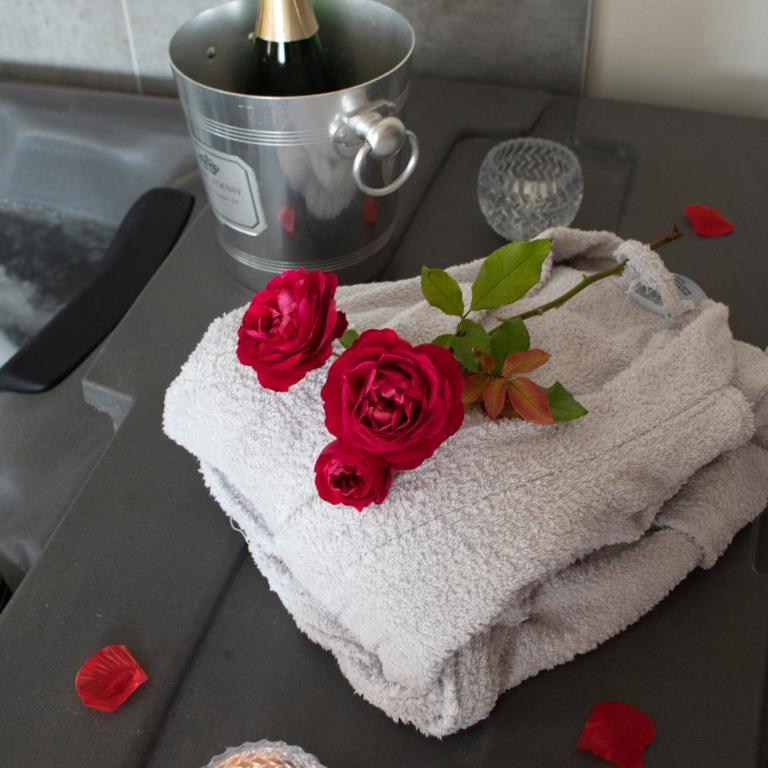 Eden House, Cocon sensuel et romantique avec jacuzzi - Maison 1 Chambre - 7