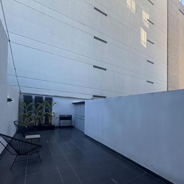 Amplio estudio con patio y parrilla a metros de la cancha de river - Apartamento de 1 dormitorio - 3