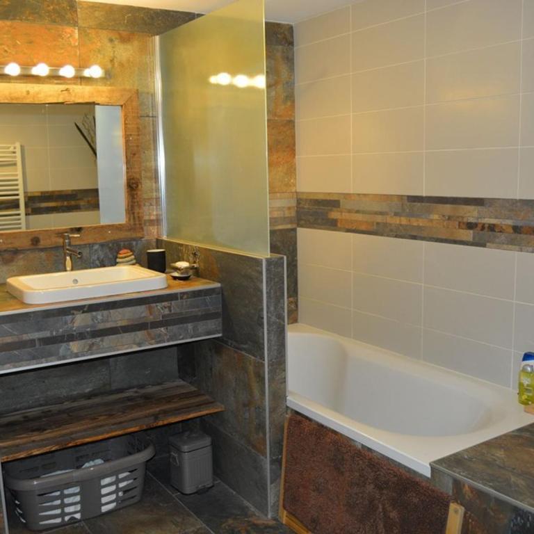 Chalet chaleureux pour 12 personnes avec WIFI et cheminée - Chalet 3 Chambres - 25