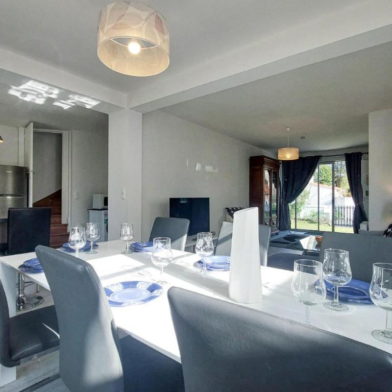 4 Bedroom Amazing Home In Royan - Maison de Vacances 4 Chambres - 5