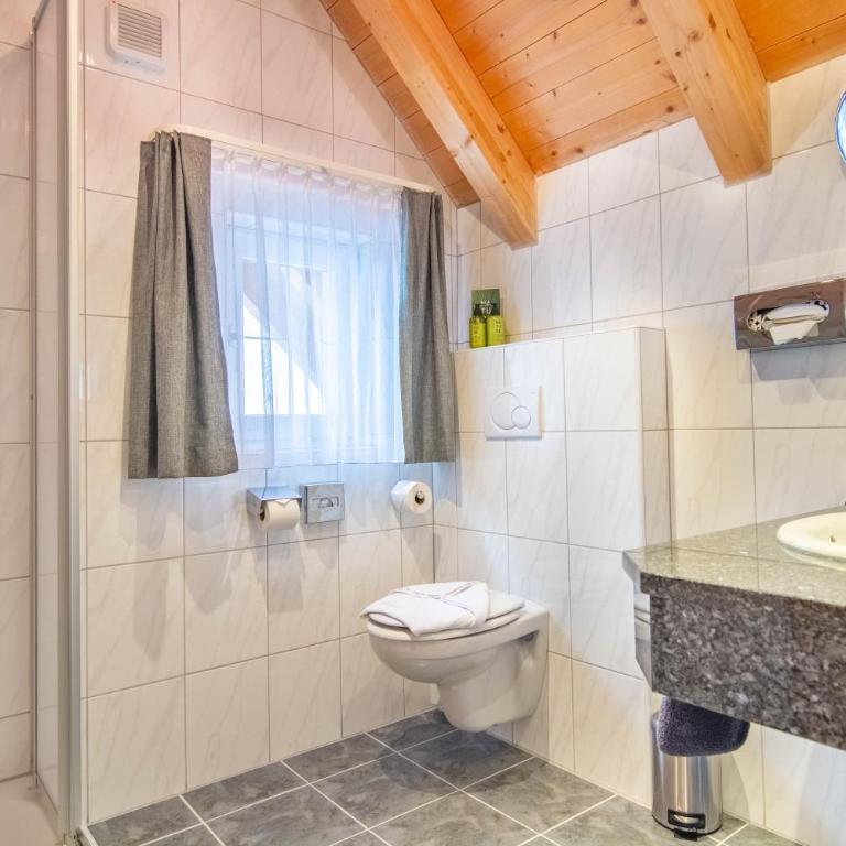 Hotel Garni Alpenhof - Standard Doppelzimmer mit Balkon - 12