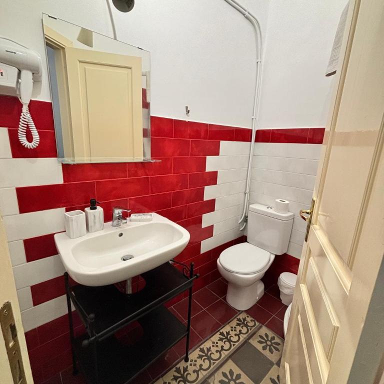 Il Teatro Rooms - Double Room with Private Bathroom - 13