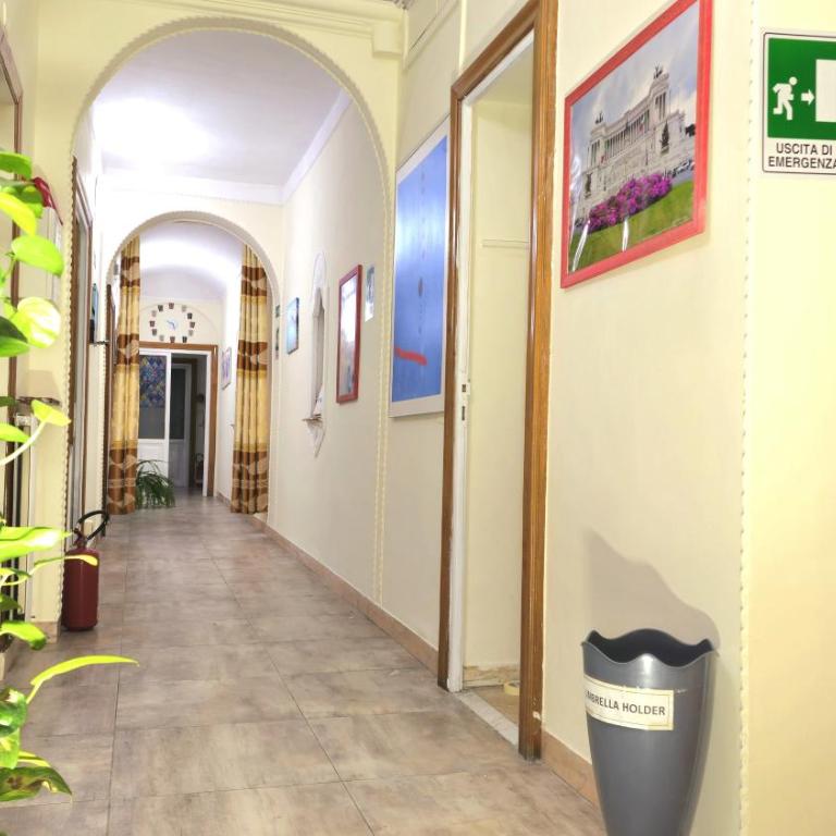 Casa Simpatia Roma Vaticano By Casa Simpatia Vaticano - Camera Tripla con Bagno Privato Esterno - 27