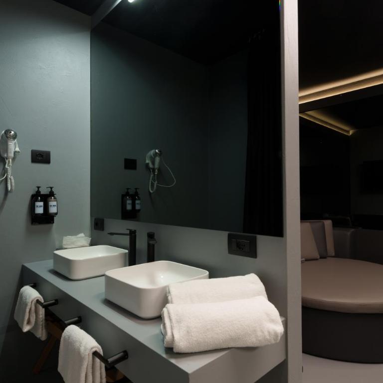 The Aries Hotel - Camera King Executive con Vasca Idromassaggio - 6