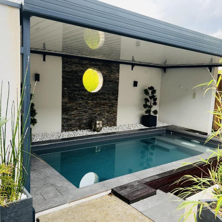 Mini Villa avec Piscine et Jacuzzi privés, Sauna et Home-Cinéma à 800m des Commodités - Villa mit privatem Pool - 5