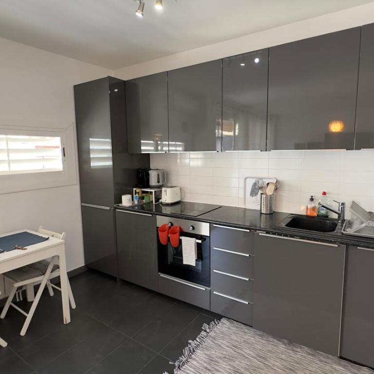 Sunny Flat in Sitges 30 Seconds to Beach, Balcony & Sea Views! - Apartamento con vistas al mar - 11