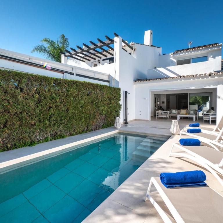 Espectacular adosada a escasos metros de la playa - Casa de 4 dormitorios - 1