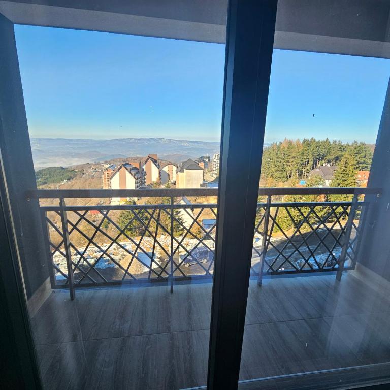 Residence Hill Lux - Studio with Balcony - 4