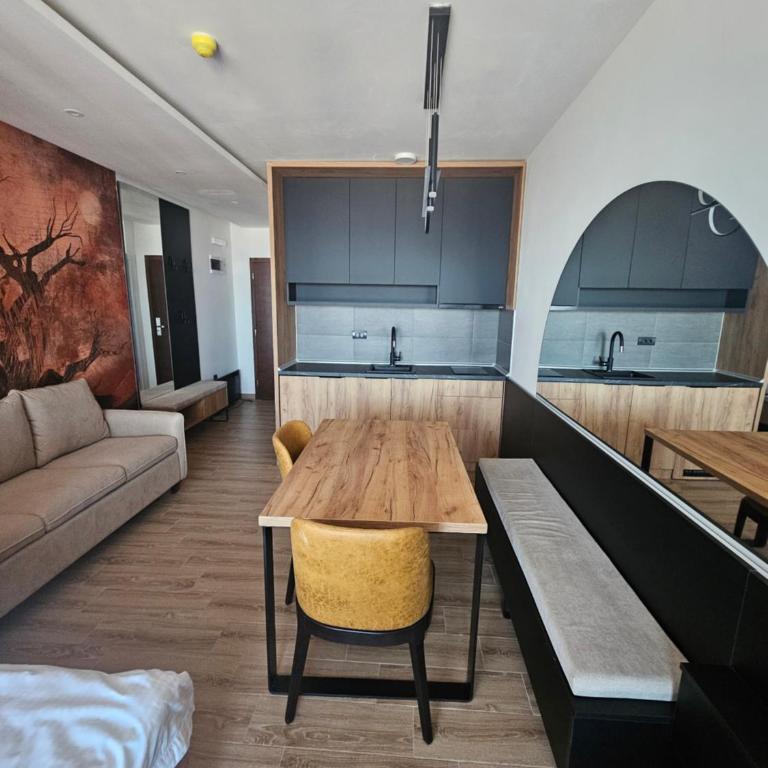 Residence Hill Lux - Studio with Balcony - 11